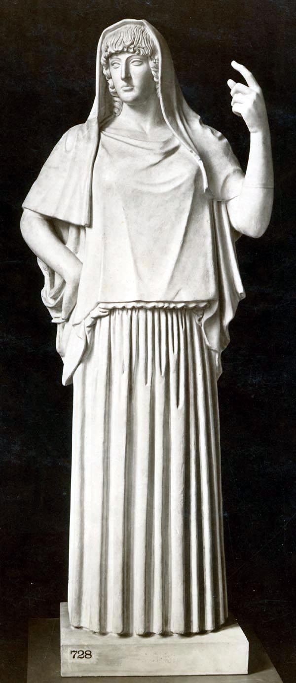 hestia greek goddess statue